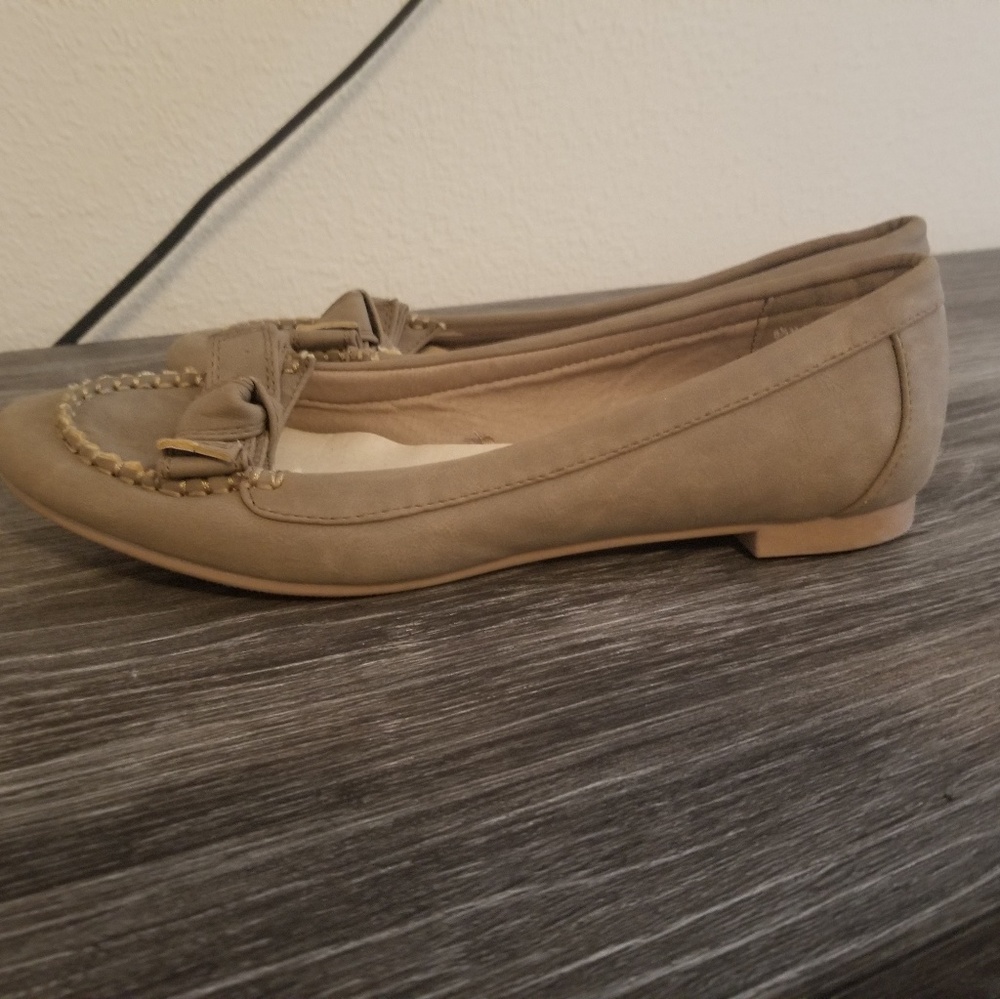 Flats - Picture 2 of 2